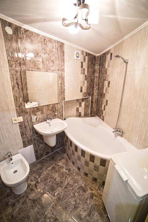 Apartments On Svobody Avenue- The Center Of Lviv Buitenkant foto